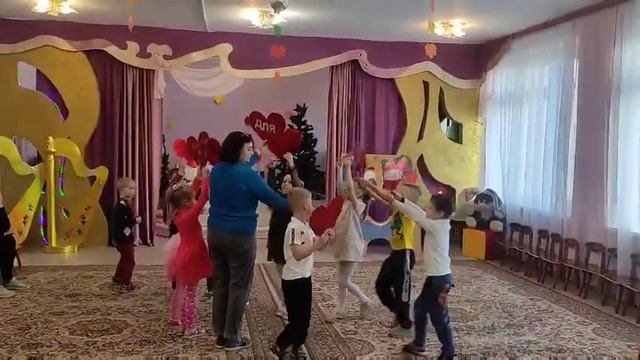 ВЫСТУПЛЕНИЕ В САДИКЕ К ДНЮ МАТЕРИ. смотреть онлайн