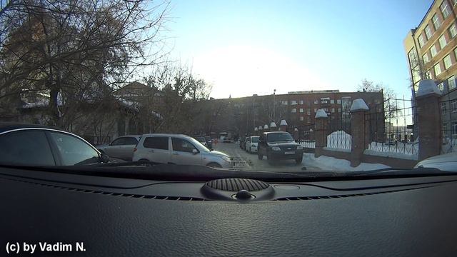 Девушка на Мазде. Застряла. Омск, 2015г. смотреть онлайн