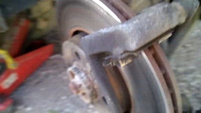 Lada Largus - Замена передних тормозных колодок