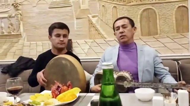 Шерзодбек Машарипов (жонли ижро) Олам ошиклари.Sherzodbek Masharipov (Jonli ijro) Olam oshiqlari. смотреть онлайн