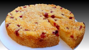 Королевская ватрушка с творогом и малиной.