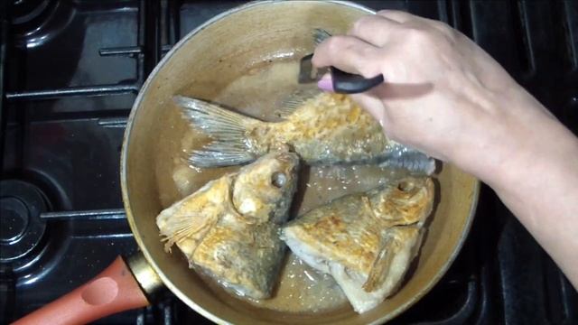 Нежная, вкусная рыба (лещ) с овощами на сковородке в вкусном соусе, по - домашнему. Постное блюдо. смотреть онлайн