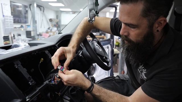 How To: Install An Alpine Halo Media System Into VW T6 Transporter! смотреть онлайн