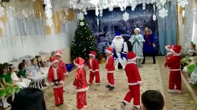 Новый год! танец "Музыкальный дет мороз" смотреть онлайн