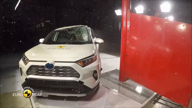 Honda CR-V Crash Test vs Toyota RAV4 Crash Test смотреть онлайн