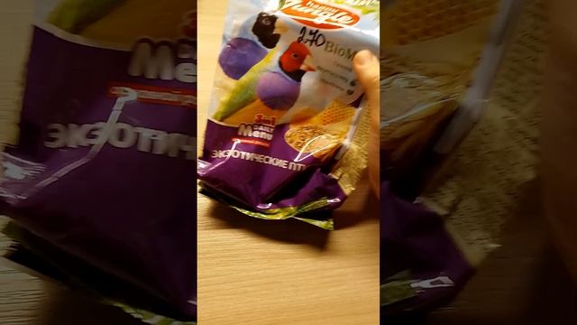 Чем можно кормить певчих птиц. Зерновые смеси которые я использую в кормлении певчих птиц!