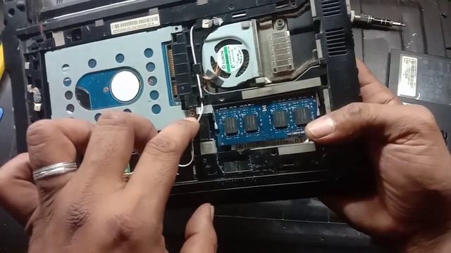 Old Acer Aspire One Netbook | SSD Upgrade | Reinstalling Windows 7 | Computer Repair смотреть онлайн
