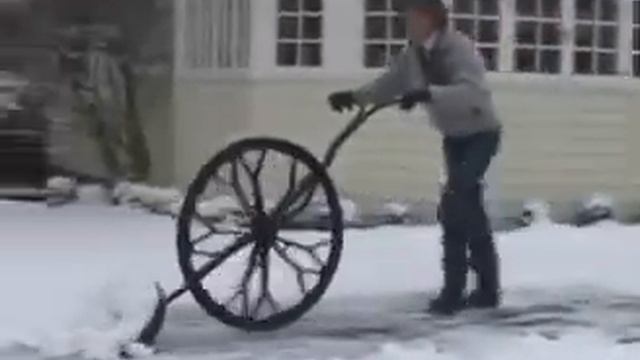 Чудо лопато-колесо №2 Как правильно убирать открытый участок от снега? смотреть онлайн