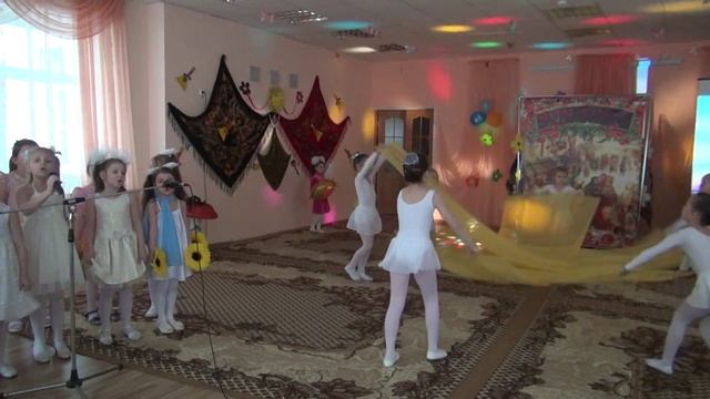 "Солнце яркое вокруг" авторы песни поэт Кирилл Крастошевский, комп. Олег Молчанов смотреть онлайн