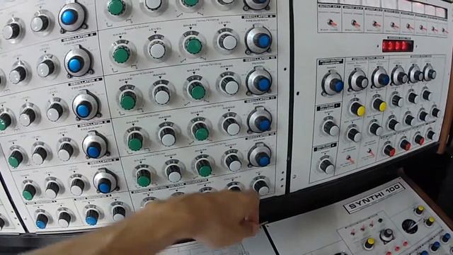 EMS Synthi 100: Making Drones, Grains and Jungle смотреть онлайн