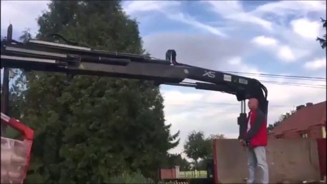 Быстрая разгрузка стройматериалов с помощью КМУ HIAB XS 166 смотреть онлайн