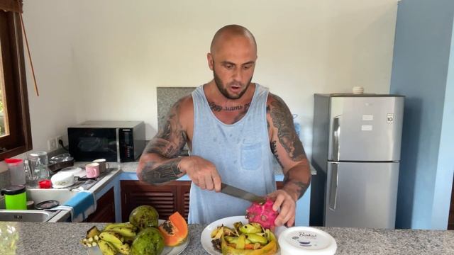 ФРУКТОВЫЙ САЛАТ С ОСТРОВА БАЛИ / СПЕЦИАЛЬНЫЙ РЕЦЕПТ ОТ ФИЛАТЕЛИСТА / ПП / БАЛИ 2022 / 4К смотреть онлайн