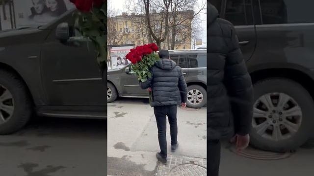 SPBROZA.RU| 25 красных роз 100 см Эквадор «Эксплорер » смотреть онлайн