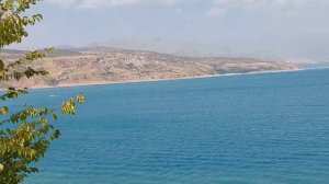 Узбекистан. Чарвак. Горное водохранилище. Природа