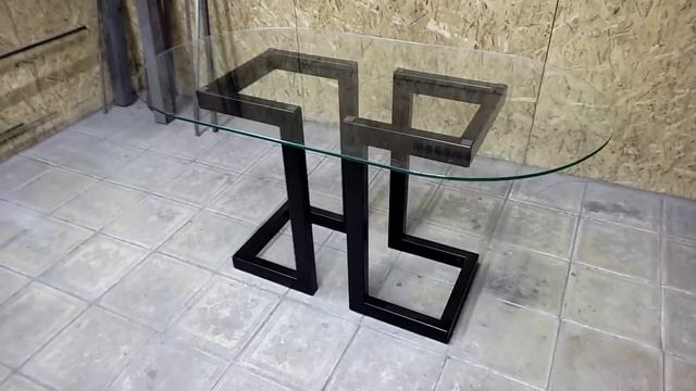 Стол лофт со стеклом 10 мм и шикарным подстольем. смотреть онлайн