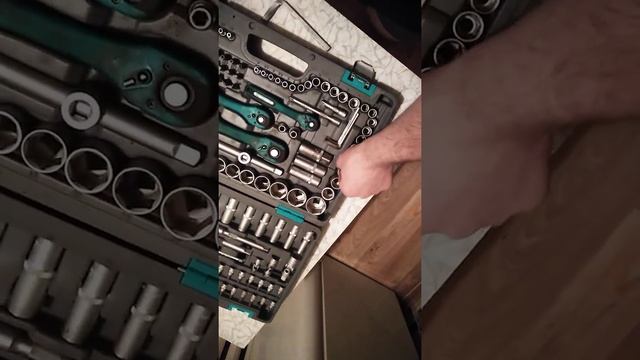 Набор инструмента 1/4", 3/8", 1/2", CrV, S2, усиленный кейс, 151шт STELS 14114 смотреть онлайн