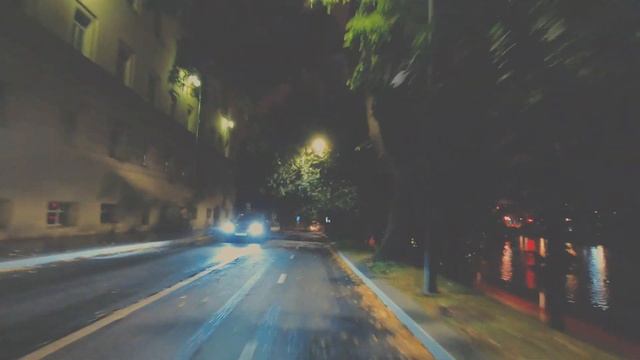 Night bicycle ride in Moscow (Moscow River Embankment) - ASMR, 4k video смотреть онлайн