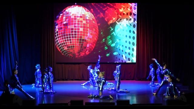 Спортивно-танцевальный ансамбль "Арабески". Композиция "В стиле диско". смотреть онлайн