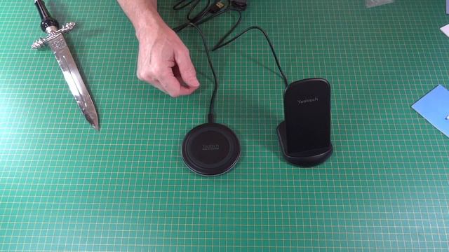 iPhone 11 and 11 Pro Max Wireless Charger! 2 for one! смотреть онлайн