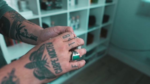 Learn the DOUBLE FACE card trick - Magic Tutorial смотреть онлайн