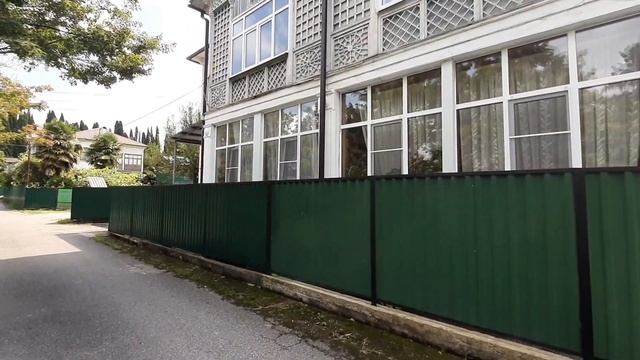 Жилой район. Дома в центре посёлка Цитрусовый совхоз. Абхазия смотреть онлайн