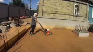 Как легко и просто пользоваться виброплитой 120кг. Трамбовка песчаной подушки под фундамент.