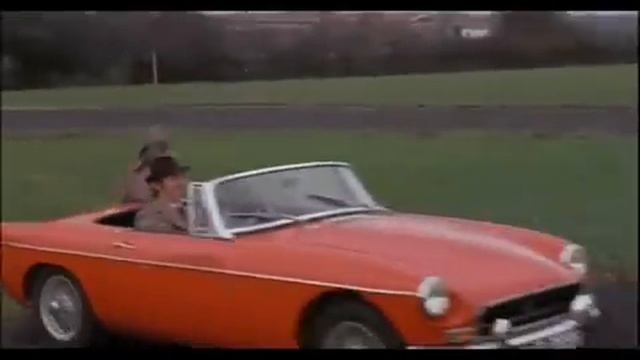 Monty Python Upper Class Twit of the Year смотреть онлайн