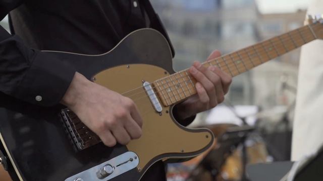 Как прошёл Бруклинский танцевальный джаз-фанк на летней крыше / ROOFEVENTS.RU смотреть онлайн