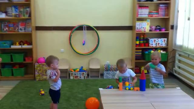 Первый день в развивайке, пришли раньше, ждем группу смотреть онлайн