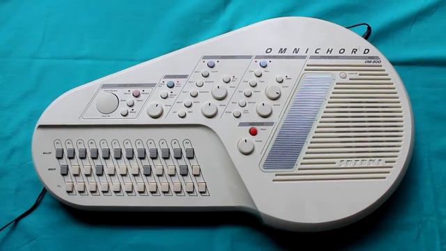 Vintage Suzuki OM-300 Omnichord Omni Chord Synthesizer Synth + Power Supply RARE смотреть онлайн