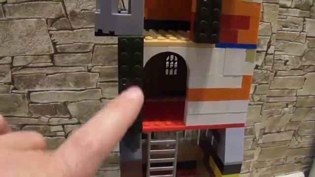 Самодельная высокая башня из Lego смотреть онлайн