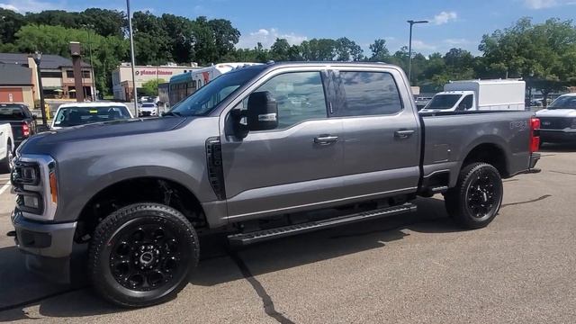 2023 Ford F250 Crew 4x4 Lariat Black Appearance Package смотреть онлайн