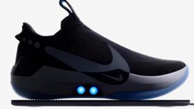Nike выпустила кроссовки, которыми можно управлять со смартфона смотреть онлайн