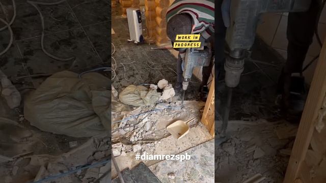 #демонтаж стяжки пола толщиной 70 мм и 60м2 занимает два дня, стоимость 50000 без вывоза мусора.