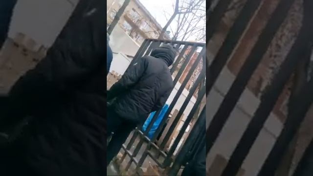 Армяни кормят Бомжей ! смотреть онлайн