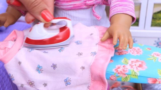 Baby dolls family morning routine with kitchen cooking! Play Toys! смотреть онлайн
