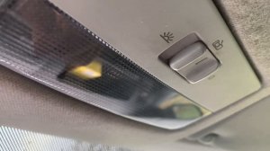 Замена лампы в плафоне салона на Skoda Fabia II