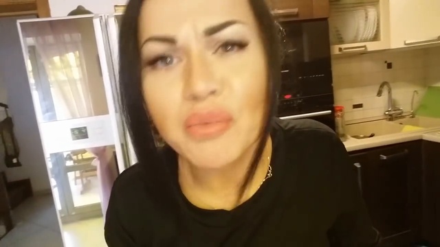 EVгеника - читает стихи Сола Моновой _ Холодильник смотреть онлайн