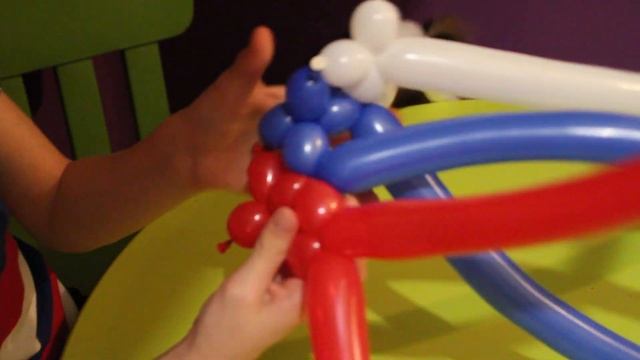 День народного единства. Ваня Вита и Алиса готовятся к празднику. смотреть онлайн