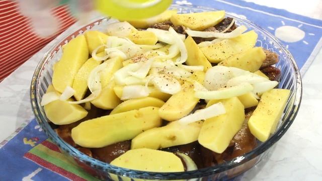 От этого блюда сложно оторваться! Готовим запеченную курицу и картофель в духовке/ Mavzuna`s kitche смотреть онлайн
