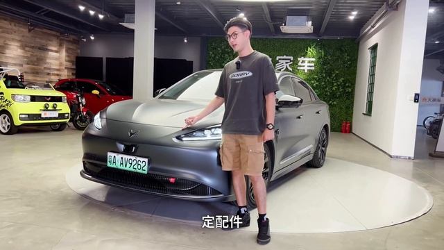 ARCFOX极狐阿尔法S HI版，小众车的痛，是真痛啊！【智能车研究所】 смотреть онлайн