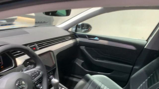 BMW 3 Series Touring vs Volkswagen Passat Variant смотреть онлайн