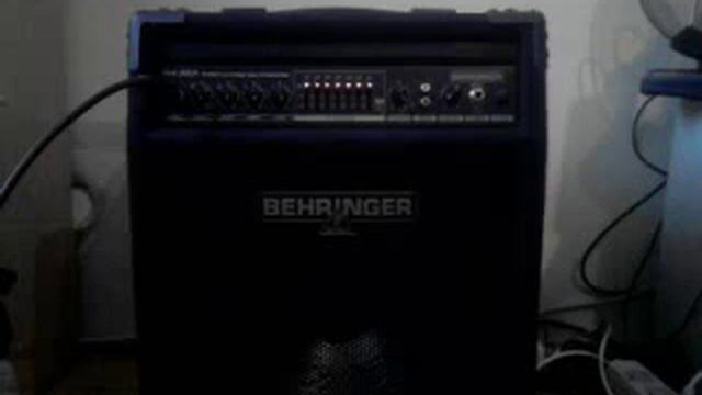 Behringer Ultrabass BXL900 A смотреть онлайн