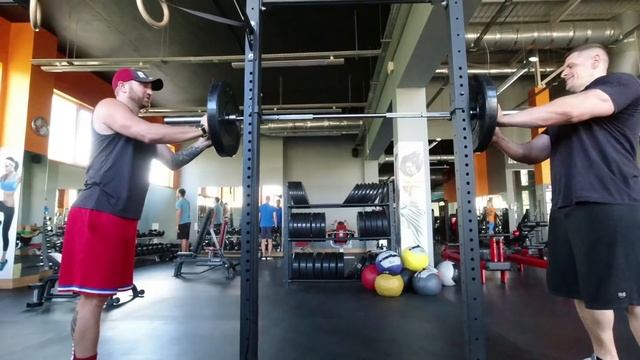 Работа тренером в США. Тренируем квадрицепс. смотреть онлайн