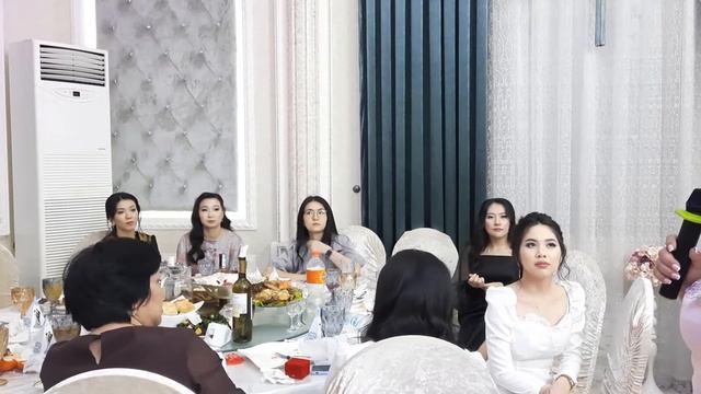 Маржангуль Аязбаева произносит слова благодарности на свадьбе сына. смотреть онлайн