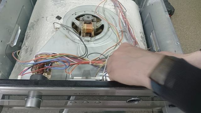 ремонт духового шкафа electrolux eob63100x не меняет температуру смотреть онлайн
