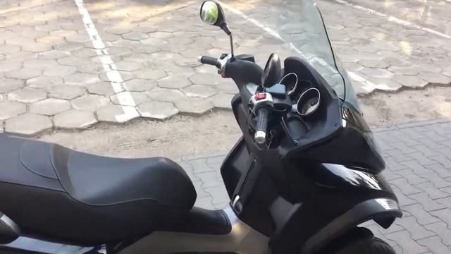 Skuter Piaggio MP3 смотреть онлайн