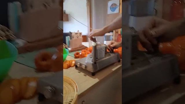 Как быстро нарезать фрукты дольками для сушилки! смотреть онлайн