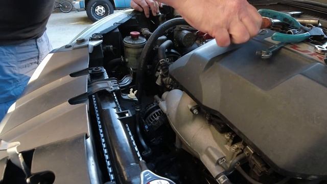 How To Change An Alternator On A 2008 Acura RDX/Honda CRV смотреть онлайн
