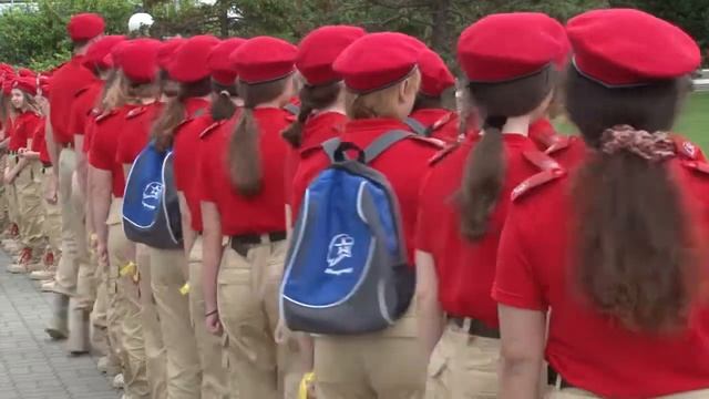 Строевая подготовка юнармейцев в "Орленке" смотреть онлайн